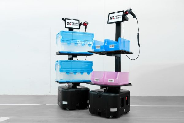 Two Robots with boxes