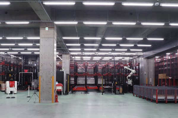 End-to-End Warehouse Automation 倉庫自動化を、点から流れへ。