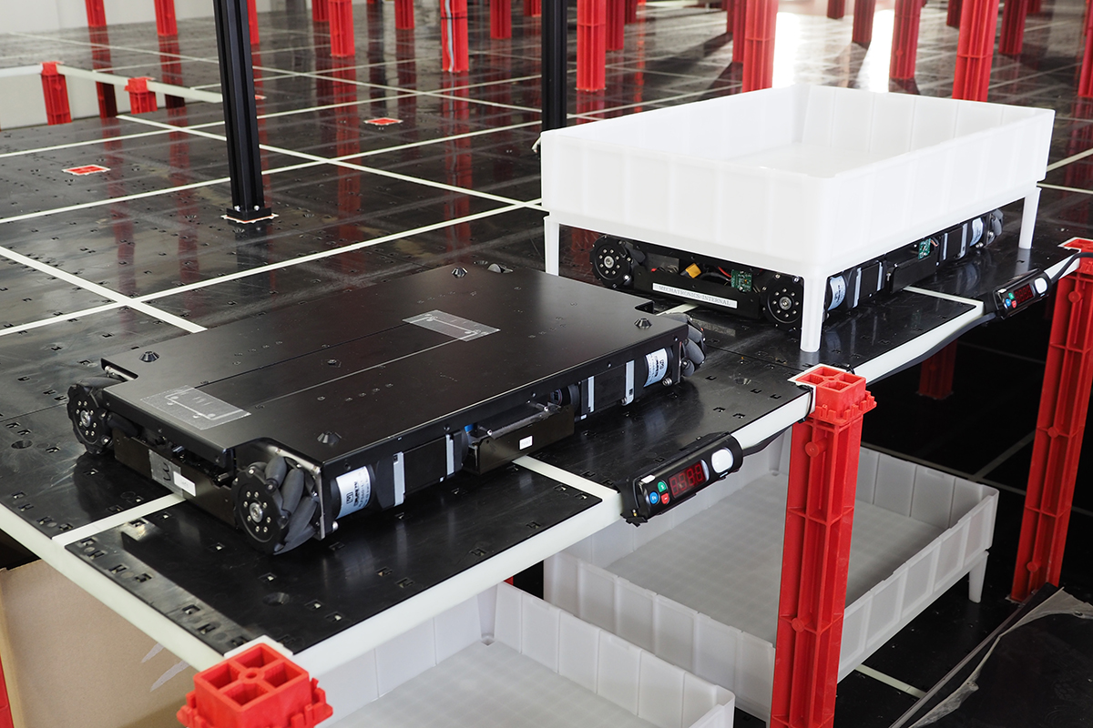 Rapyuta ASRS robot and bin