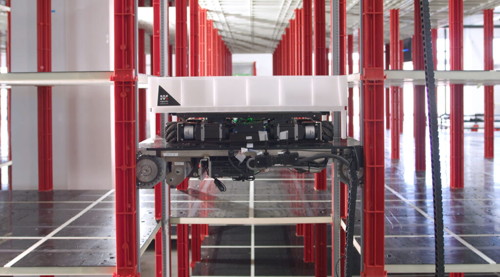 Rapyuta ASRS robot on lift